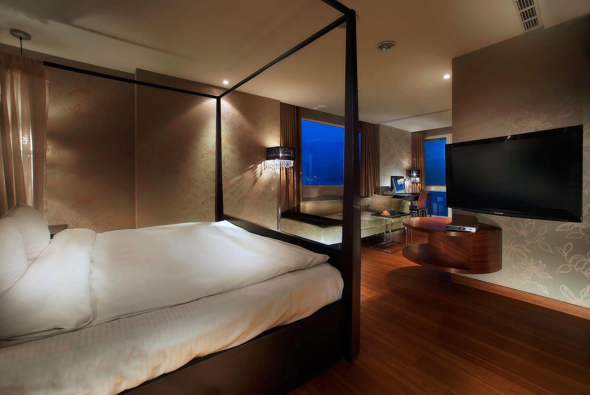 יוצ'י Spa Home Sun Moon Lake Luxury Lakeside Hotel מראה חיצוני תמונה